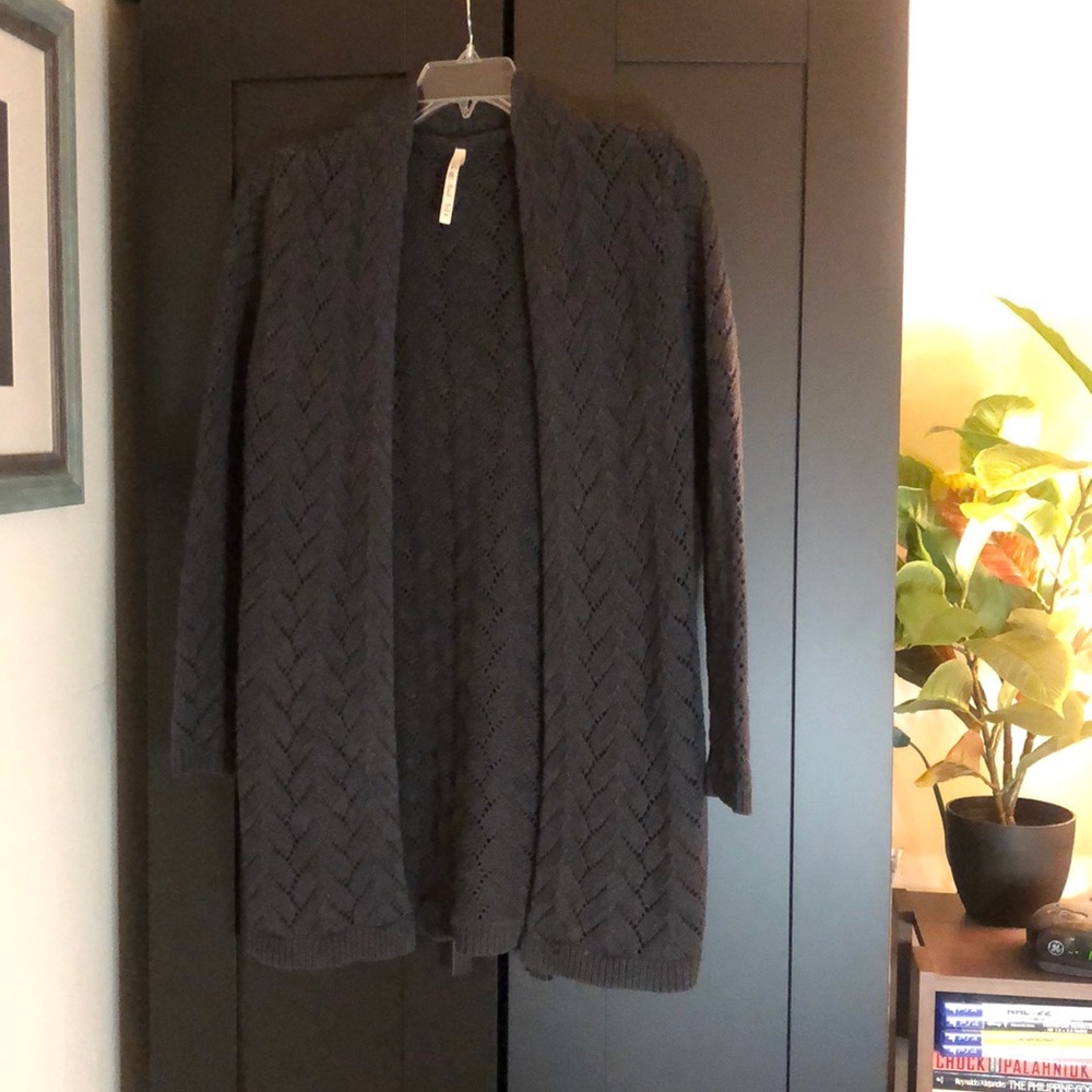 Super cozy gray duster with open weave chevron knit by Leo & Nicole size M